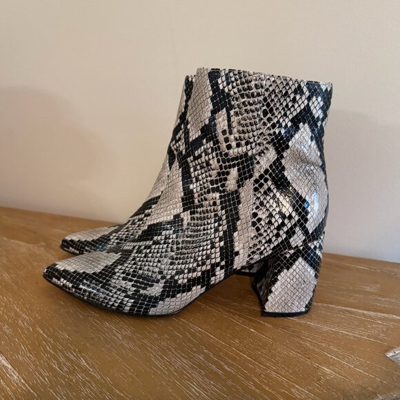 Marc Fisher Snakeskin Bootie Size 7.5 Pointed Toe Side Zip 3″ Heel Ankle Boot - Picture 9 of 10